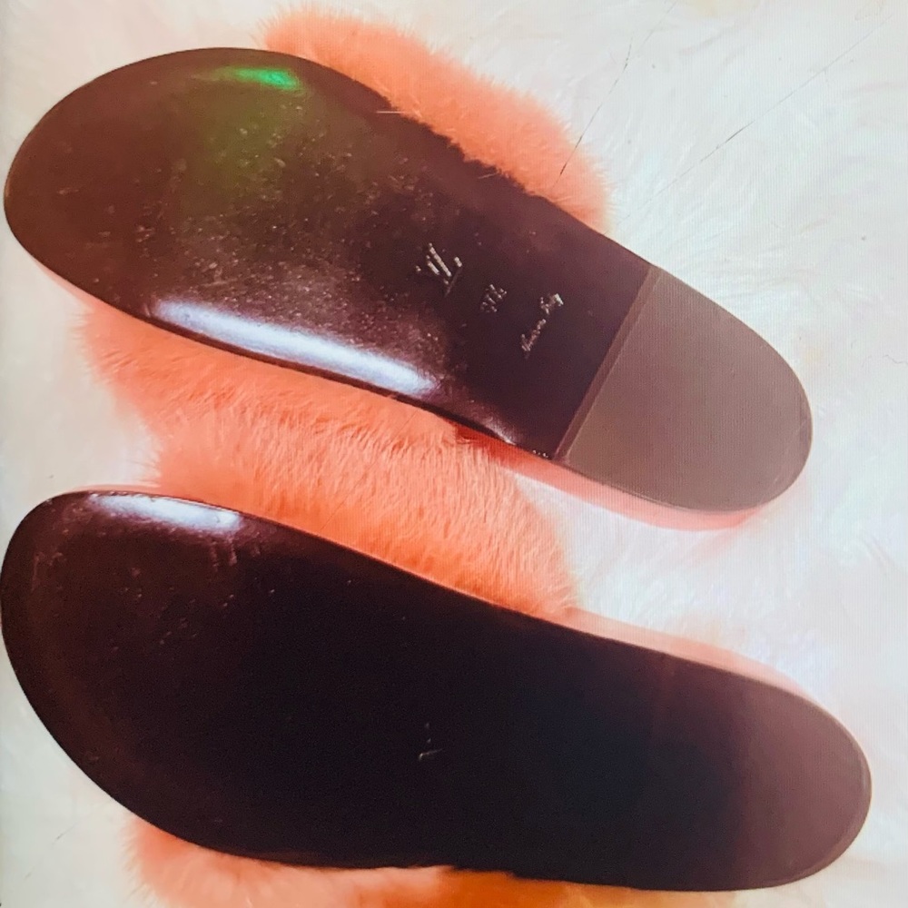 LOUIS VUITTON Mink Fur Bom Dia Flat Mules - Picture 4 of 5